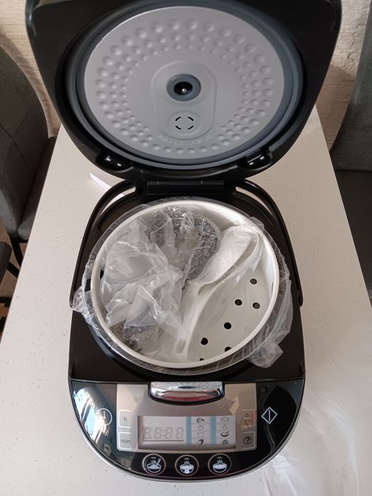 Sprzedam multicooker Russell Hobbs