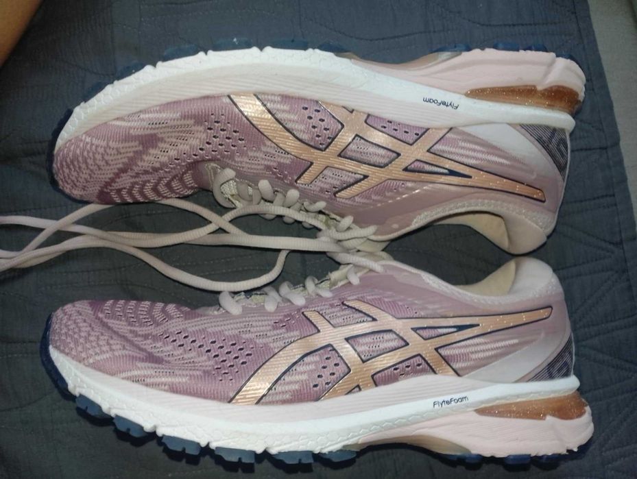 Asics GT2000 buty do biegania plaskostopie 39
