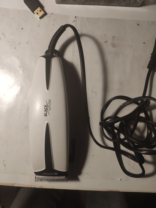 Машинка для стрижки Vitek триммер black white