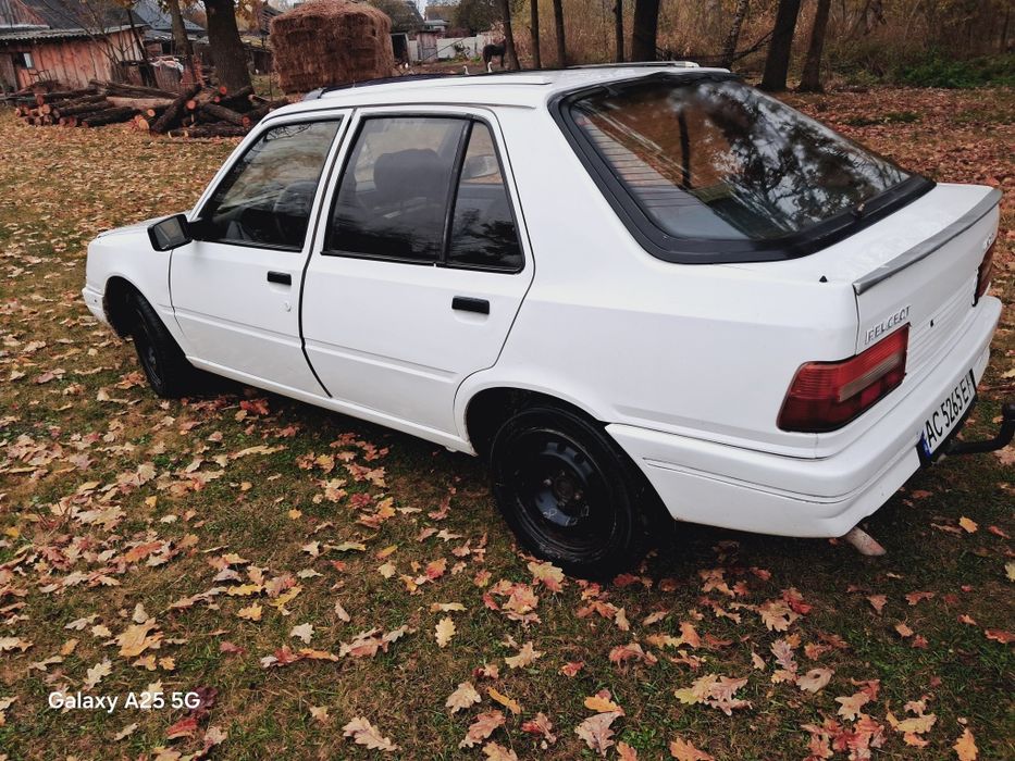 Peugeot 309 на повному ходу