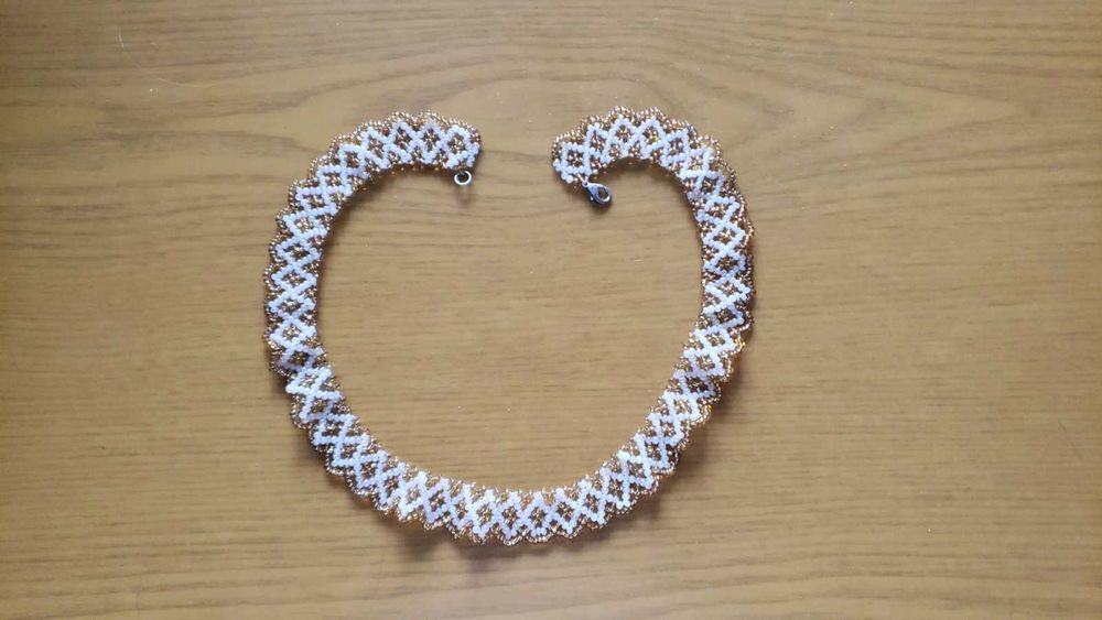 Ожерелье из бисера красное