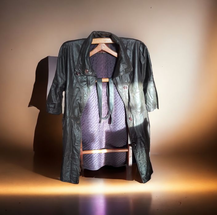 Женский кожаный плащ