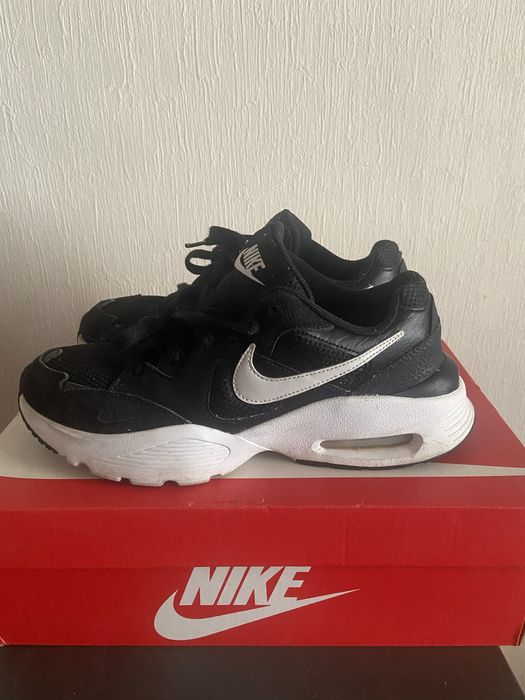 Кроссовки Nike оригинал 40.5 коробка