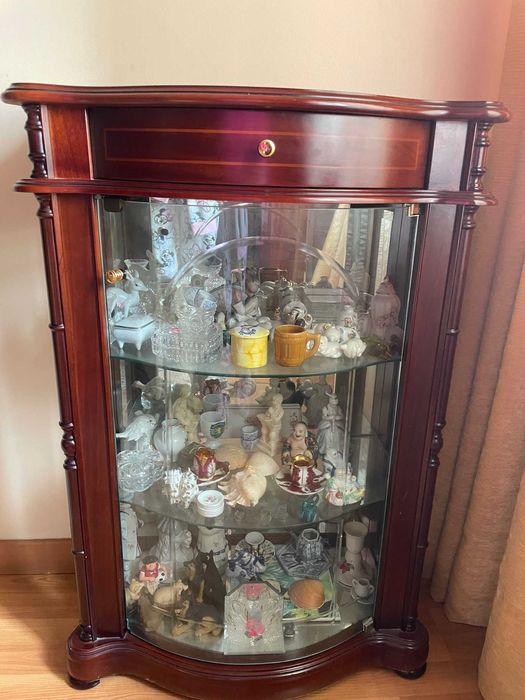 Cristaleira vitrina com gaveta e vidro curvo - 95x62cm