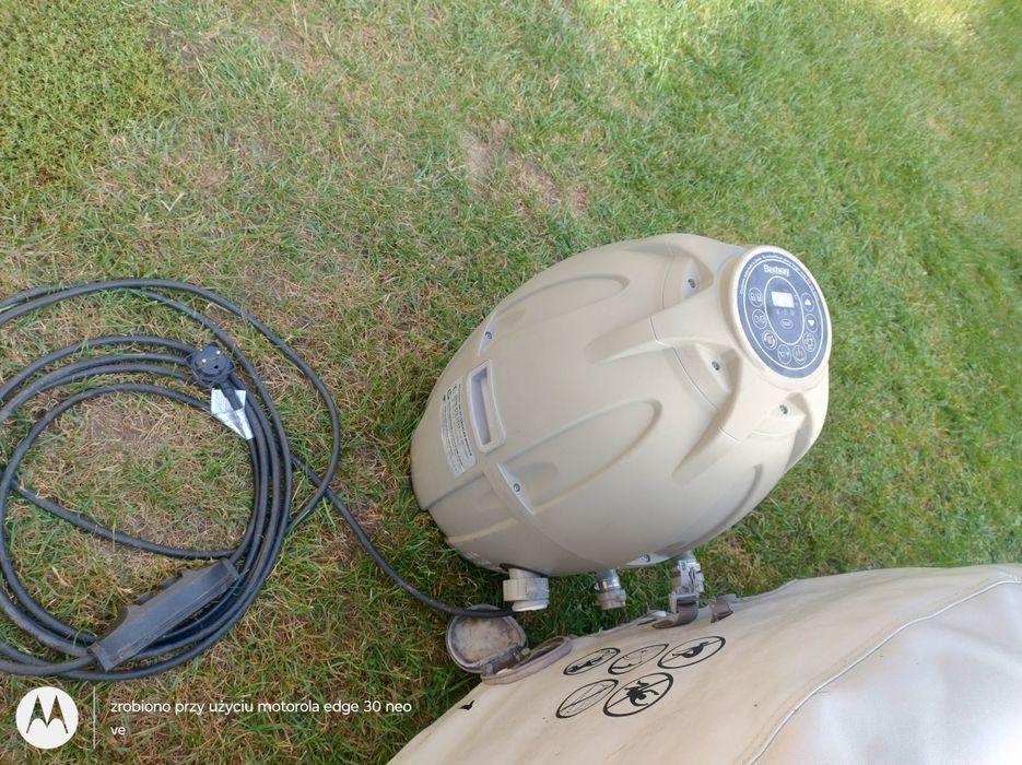 Jaccuzi Lay-Z-Spa Bestway błąd E08 basen