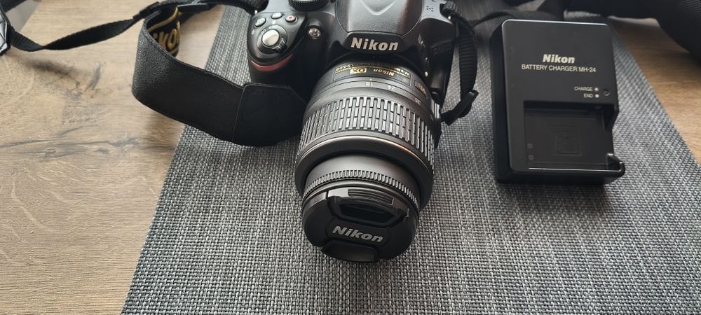 Lustrzanka Nikon d3200 stan bdb. Mało używana.