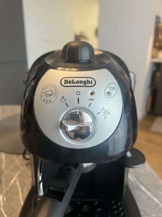 Ekspres kolbowy DeLonghi