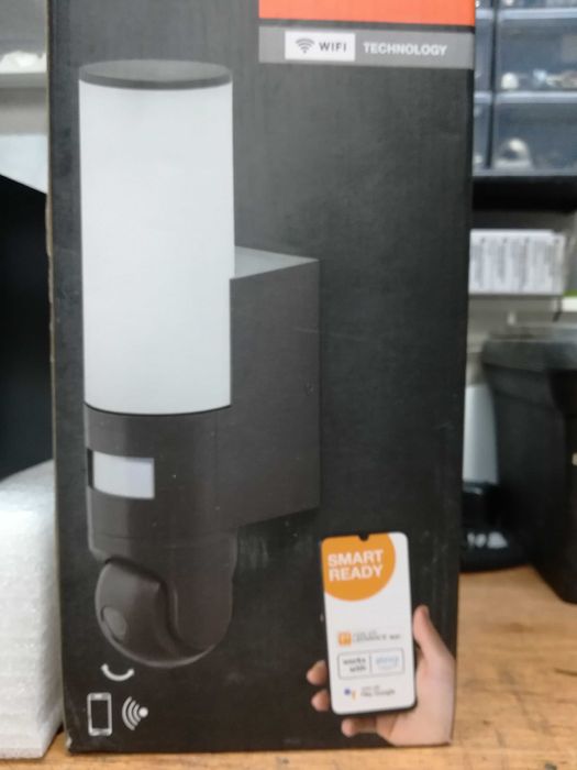 Kinkiet ogrodowy Ledvance  LED 16 W z kamerą i ruchomą głowicą. Nowy