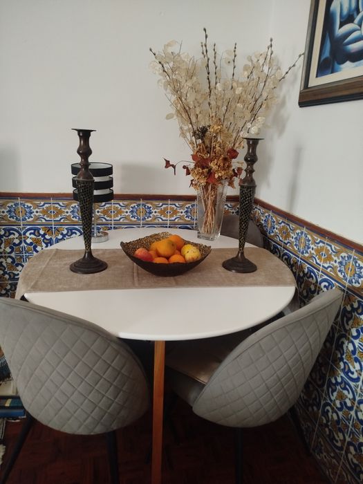 Venda de mesa e 4 cadeiras