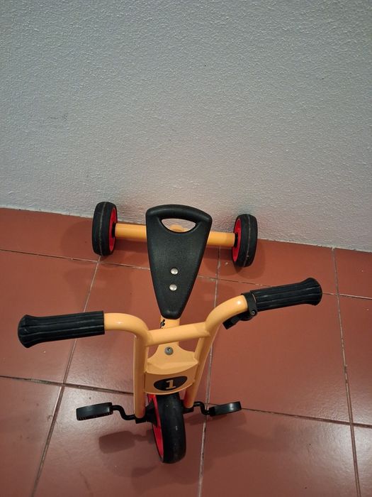 Triciclo praticamente novo