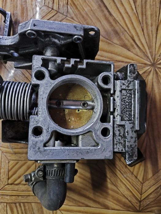 VW Passat б3(1988-1993) дросельна заслонка 1.8 бензин