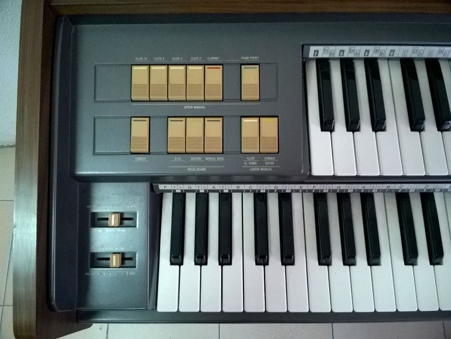 Orgão (/"Piano") Marca: Farfisa ; Modelo: F200 (*Oferta)