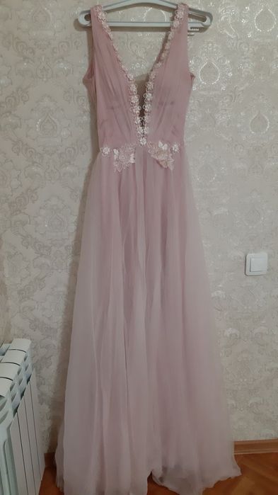 Вечірня ніжна сукня