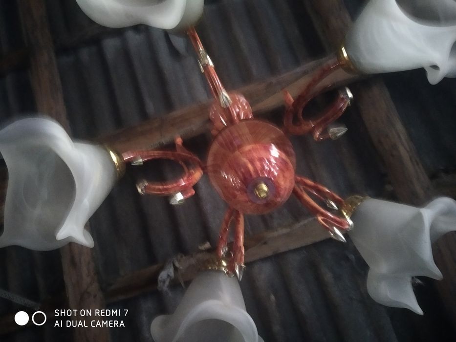 Продам люстру на п'ять лампочок