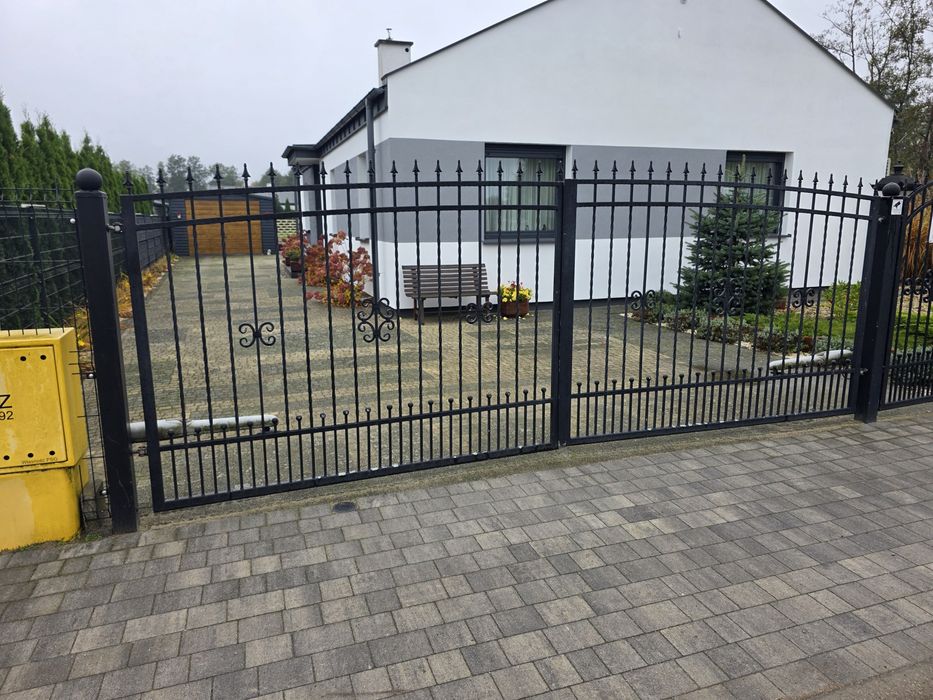 Brama przesuwna  na działkę