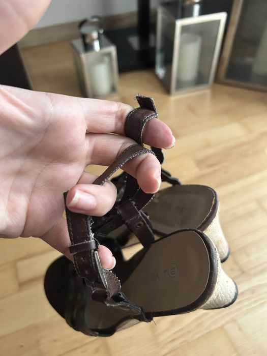 Damskie buty na koturnie brązowe