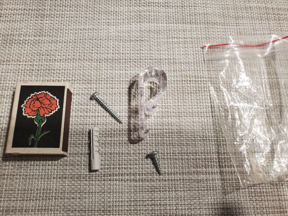 Мелочевка- свечи для торта, игрушки, бабочки, украшения, крючек