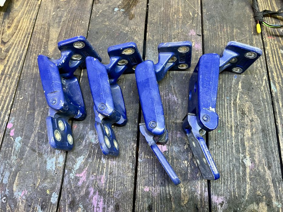 Завіс петли Mercedes Sprinter 906