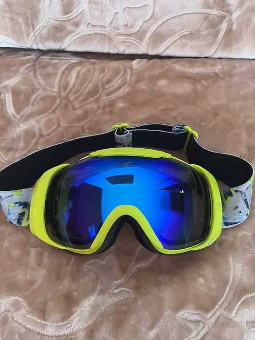 Kask Narciarski 4F Limonkowy + Gogle Gratis (Uszkodzone)