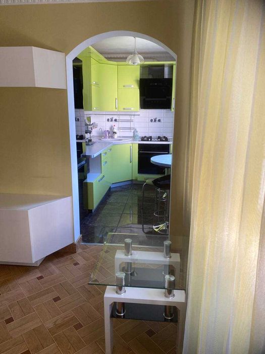 Впервые сдается 2 ком. кв от  м. Студенческая, 2 дом евроремонт,