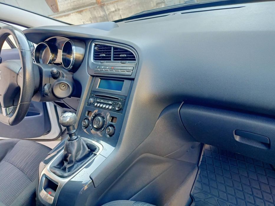 Пежо 5008 2012 рік, 1.6 дизель