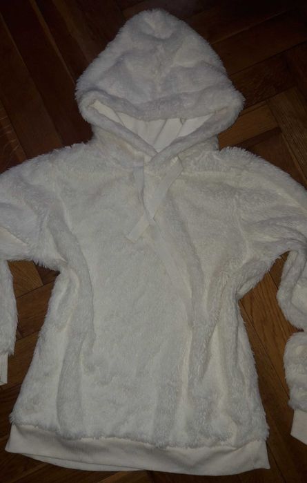 Biała mieciutka bluza sweter z kapturem Janina S