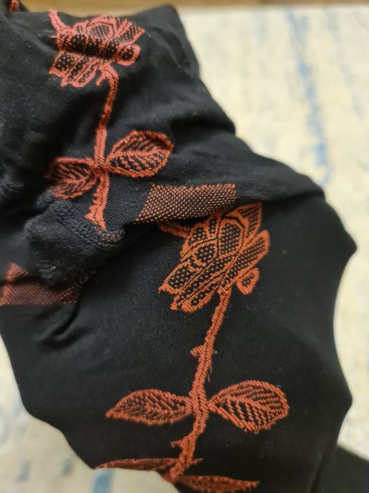 Kryjące rajstopy Hudson z haftem kwiatowym, 40 den, S