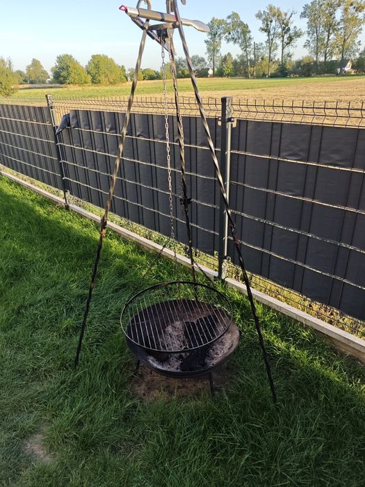 Grill trójnóg z paleniskiem