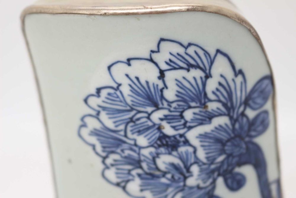 Caixa em Porcelana e Prata Chinesa Azul e Branco Desenho Flor Lotus