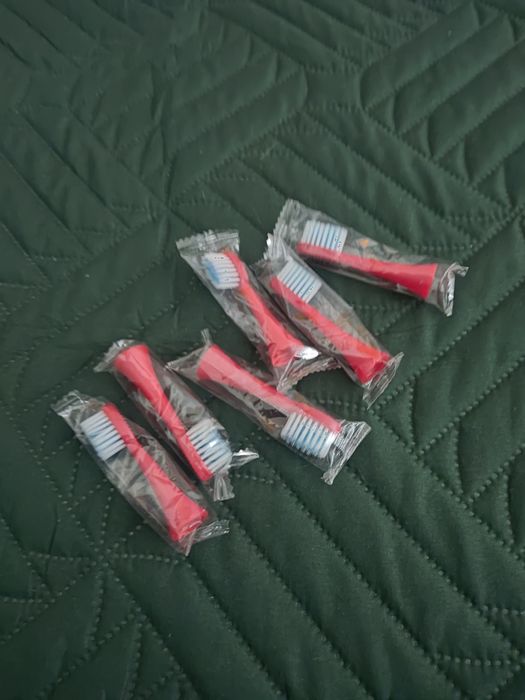 Końcówki do szczoteczki sonicznej 7 szt+ etui