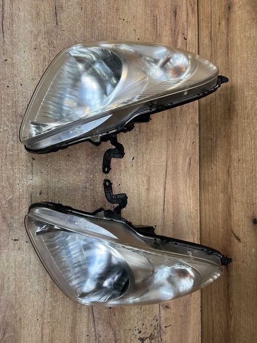 Lampa/reflektor przedni lewy prawy Nissan Pixo