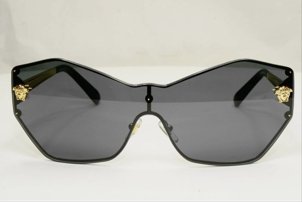 Солнцезащитные очки Versace