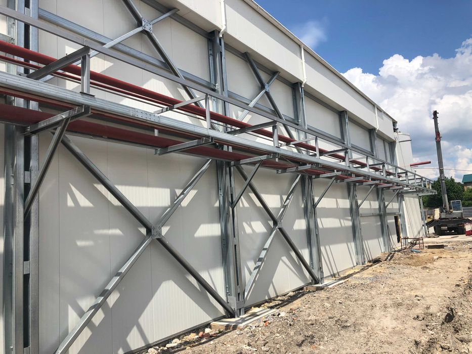 Монтаж холодильно-морозильных камер с сэндвич панелей