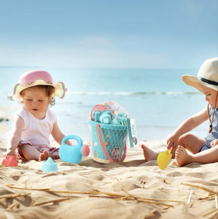 Різнокольоровий набір іграшок для гри в піску «Happy Summer»  18 штук