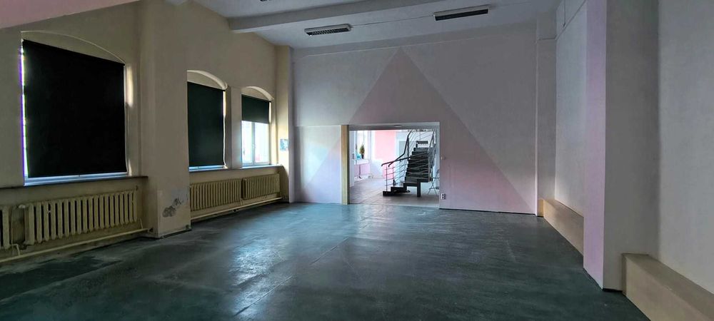 Wynajem lokalu usługowego z parkingami w centrum Katowic - 163,91 m2