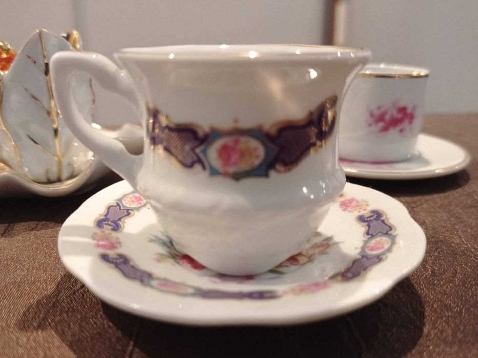 Chávenas em miniatura para coleção