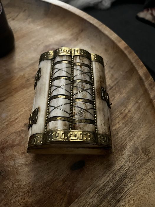 Szkatułka z kości wielbłąda