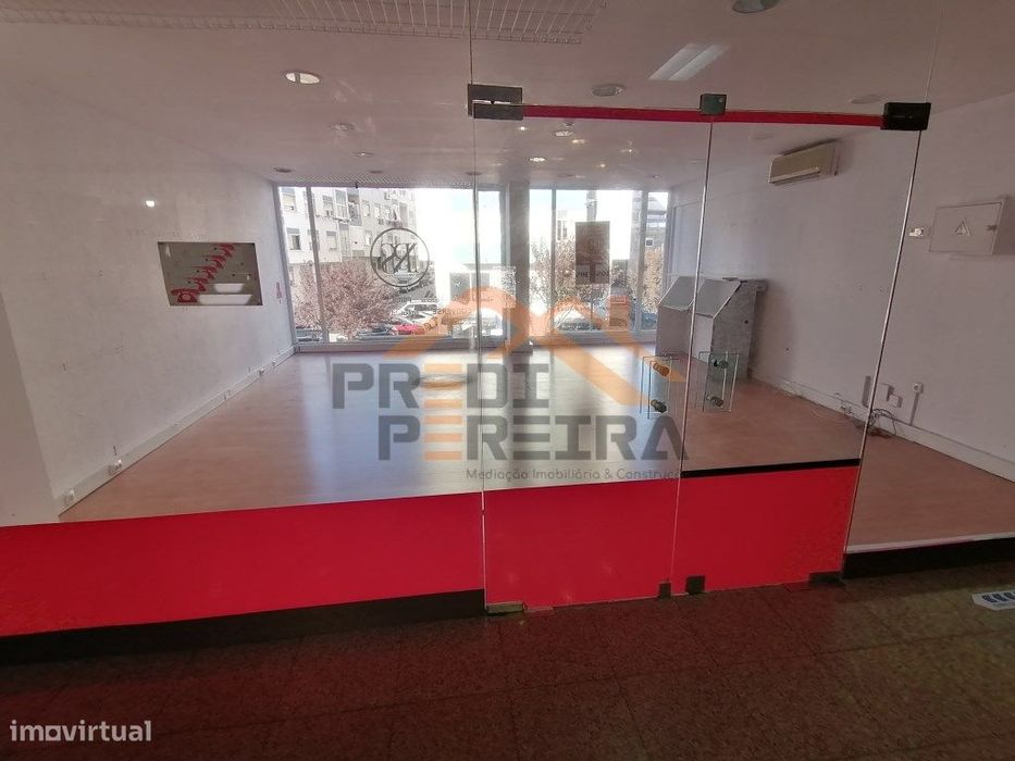 Loja localizada no Centro Comercial Oceano.