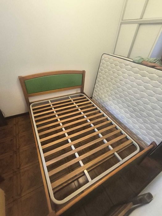 Cama de Casal de Madeira (com colchão incluído)