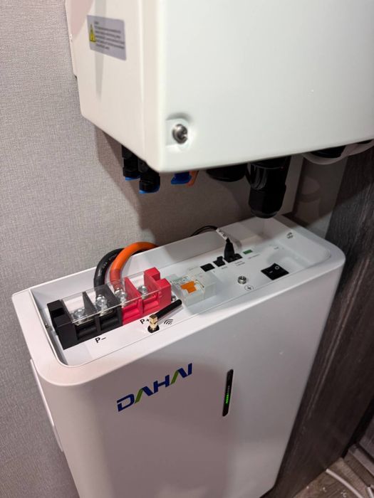 Інвертор гібридний з акумулятором