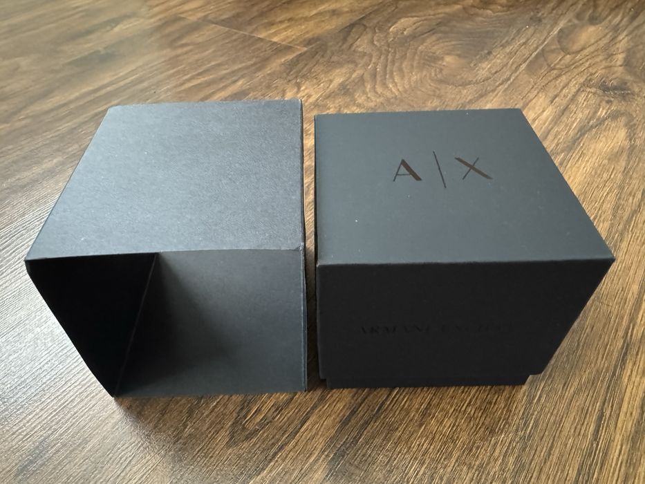 Часи Armani Exchange