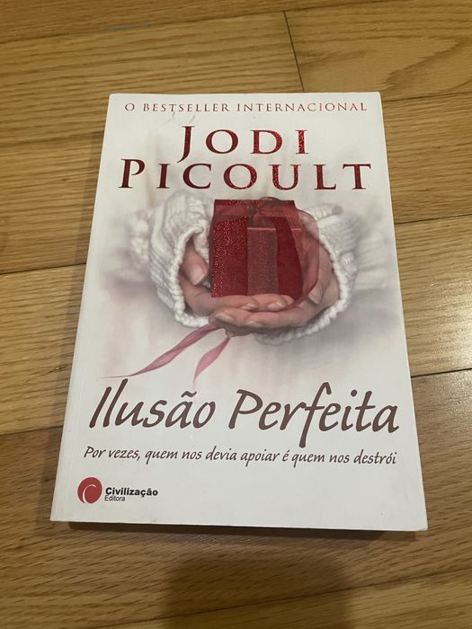 Livros variados em bom estado