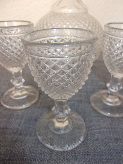 Garrafa e copos em cristal antigos / Antique crystal bottle & glasses
