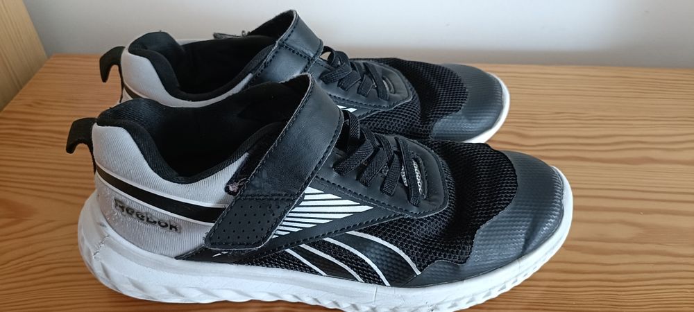 Buty sportowe dziecięce typu adidas