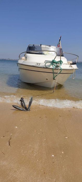 Vendo barco semi cabinado Sabor 460 em muito bom estado, motor novo