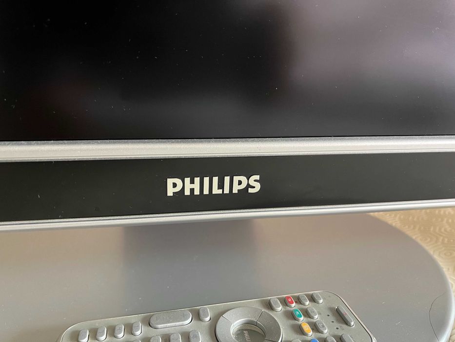 TV PHILIPS LCD Dolby Surround 26''