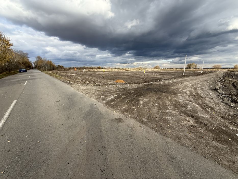 Зазимя,ділянка 6,6сот. біля р.Десна, асфальт, комунікації