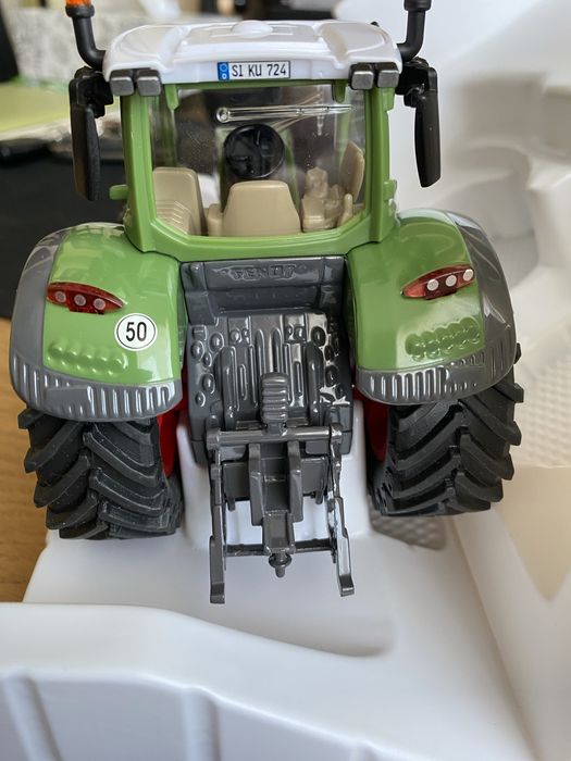 1:32 SIKU 3285 FENDT 724 Vario NOWY