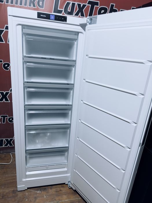 Морозильна камера Miele,  1655 см