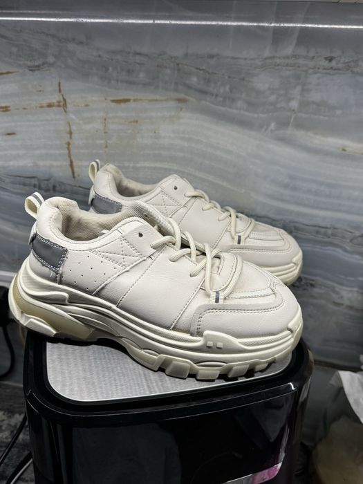 Кросівки  37 розмір